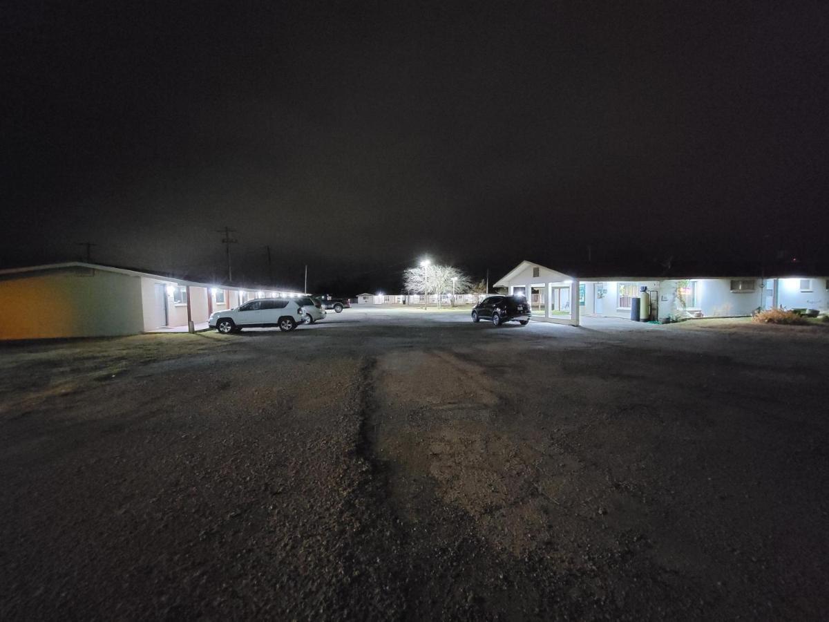 Eddy'S Motel Pleasanton Exterior foto